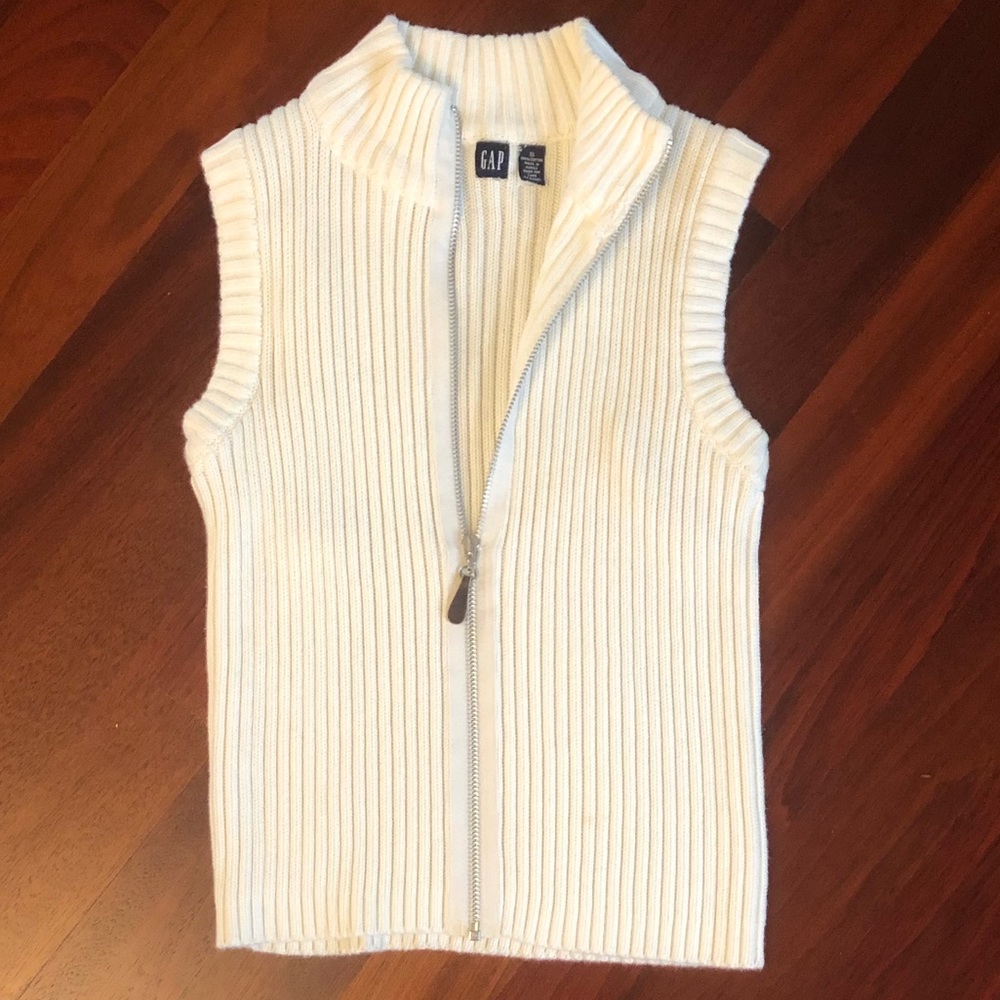 Women’s ribbed sweater vest